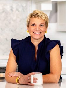 Professional organizer Susan, team member of home organizer near St. Louis